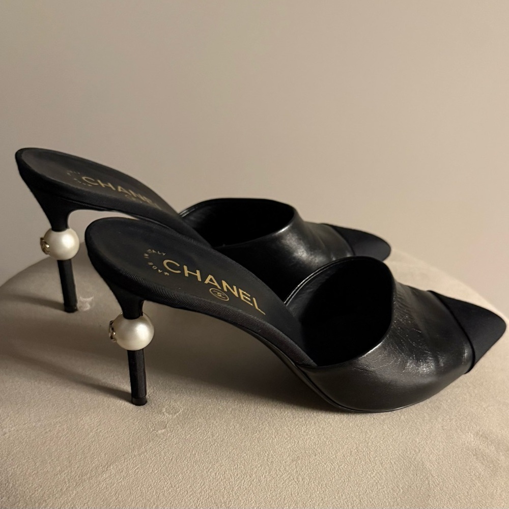 CHANEL Elegant Black Heels with Pearl Accent